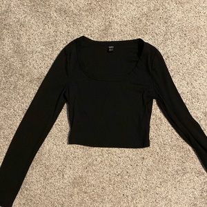 Black long sleeve cropped tee